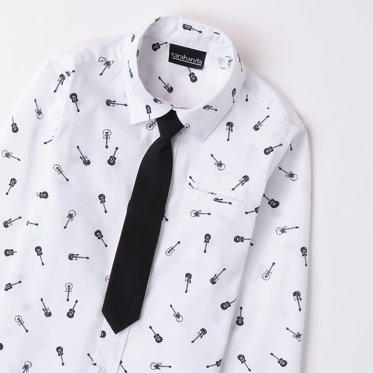 Camisa de sarabanda y corbata