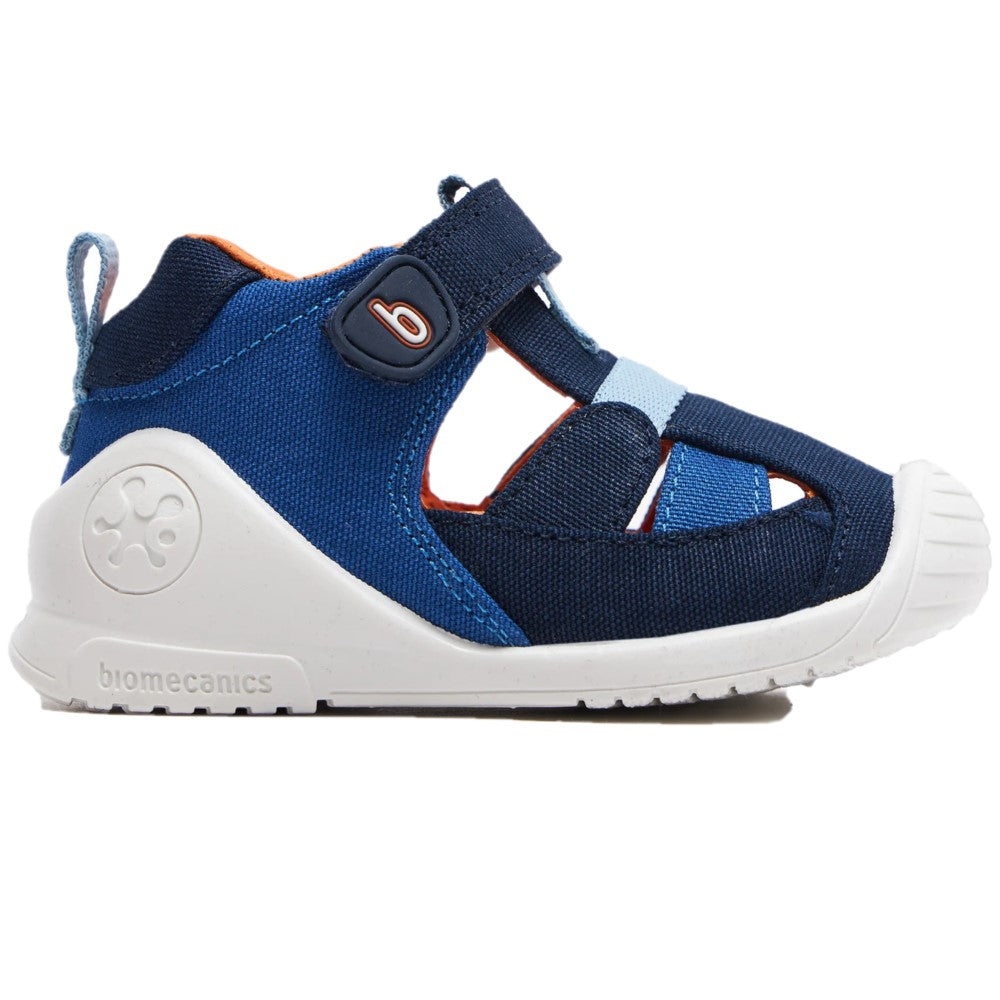 Sandalias infantiles en el lienzo azul Primeros pasos biomecania