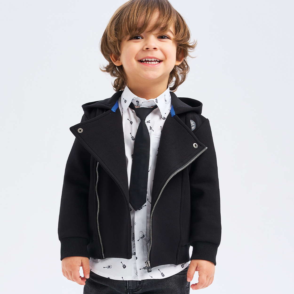 Camisa de sarabanda y corbata