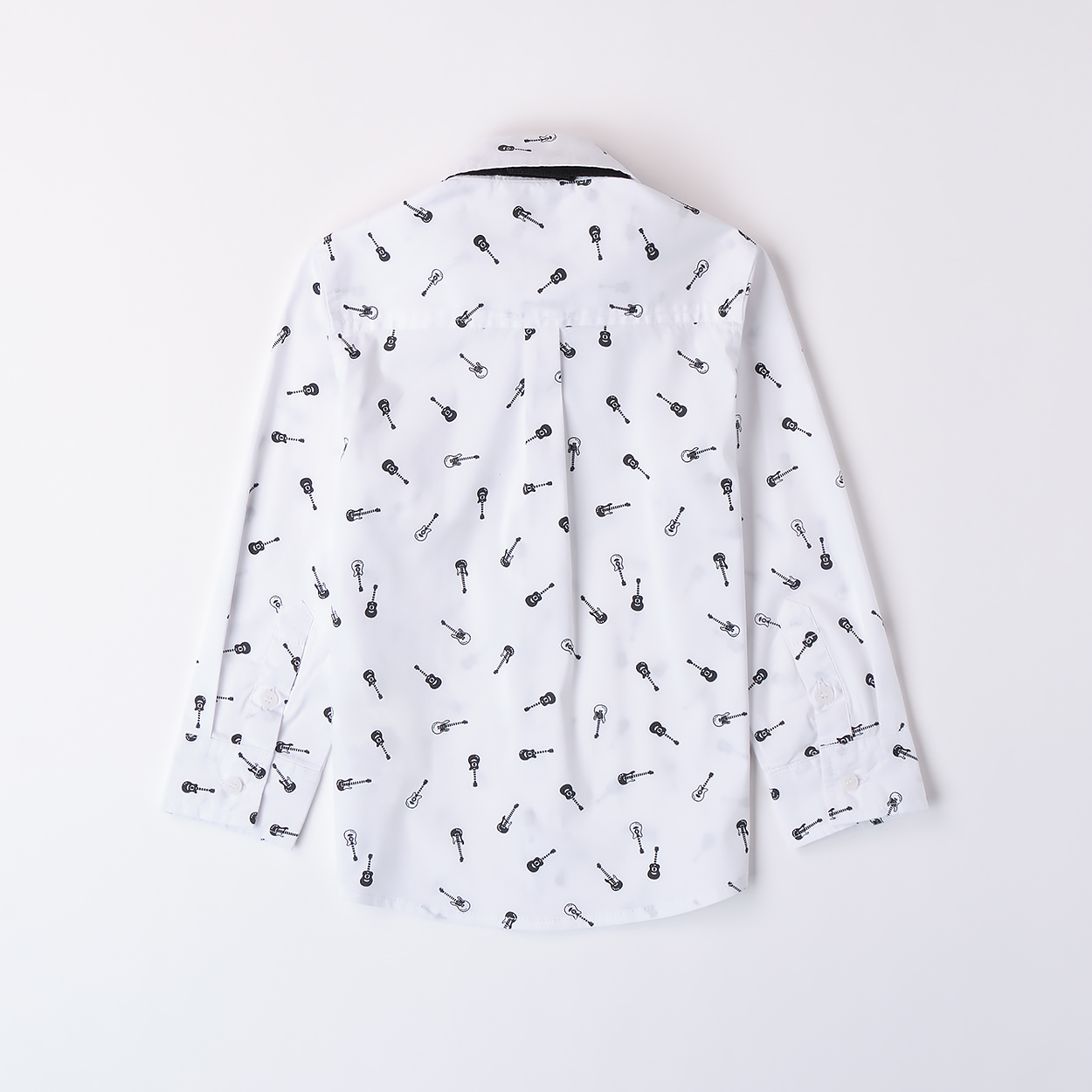 Camisa de sarabanda y corbata