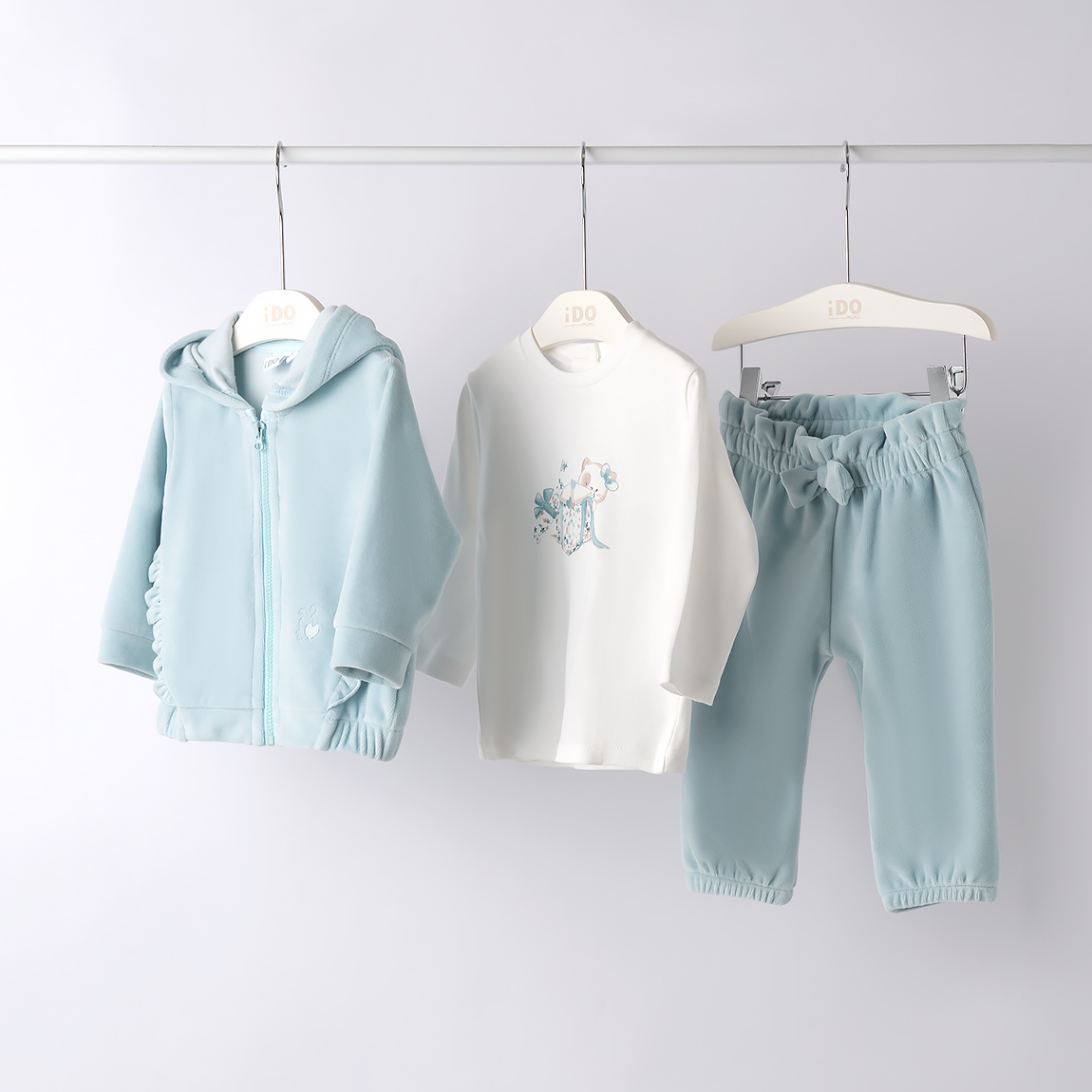 Tracksuit and T-shirt i DO