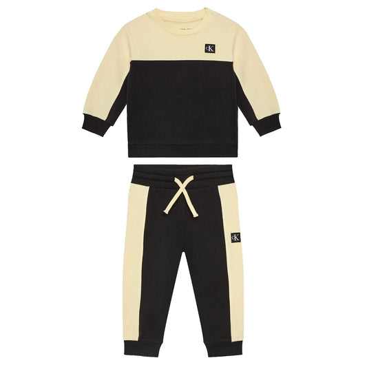 Traje de Calvin Klein