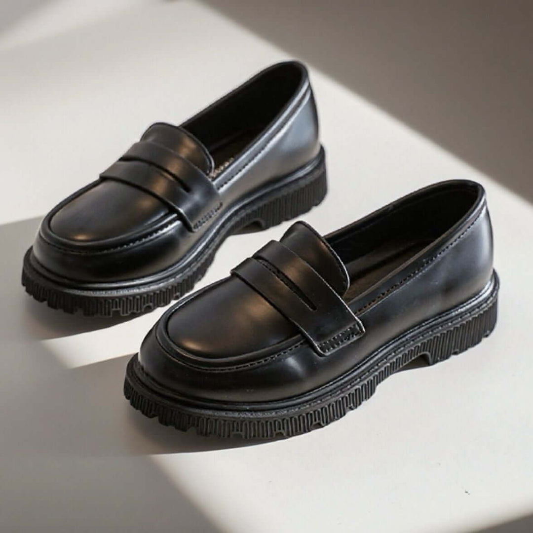 Black moccasin for girls from 25 to 36