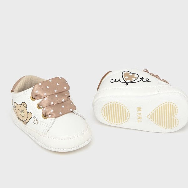 Scarpe MAYORAL da neonata con orsetto bianca con lacci a pois beige 16 - 19