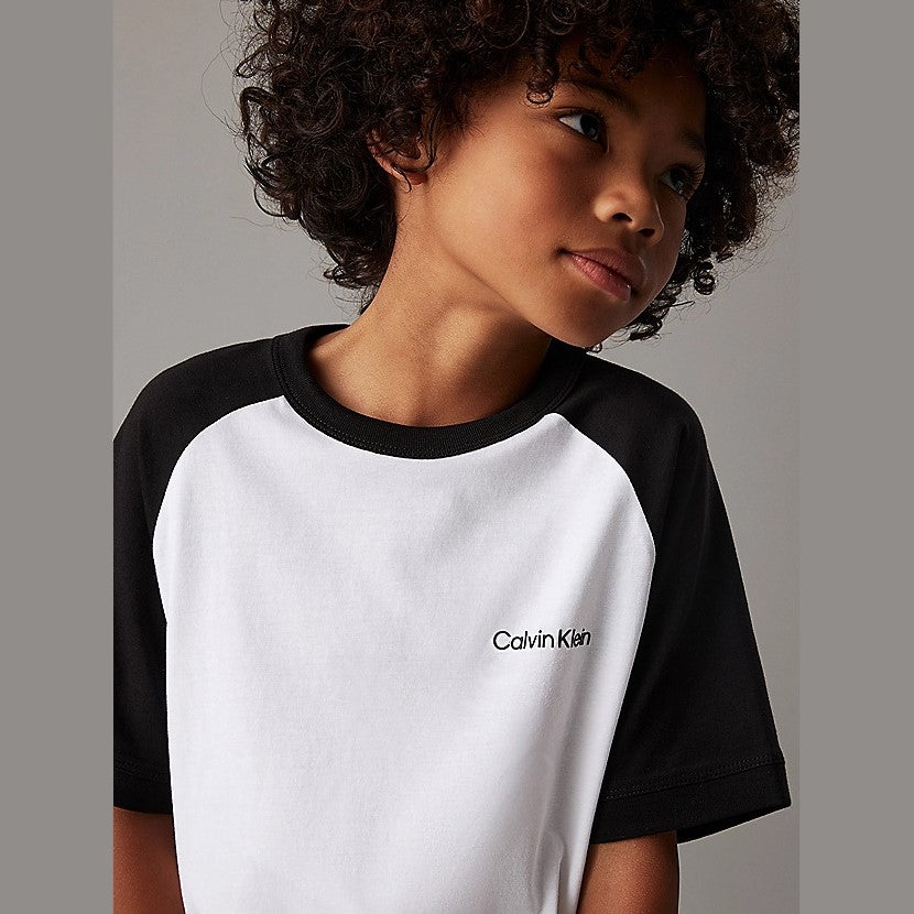 Corriente de calvía ​​de Brey -Colorado con logotipo de 4 años -old -16 años