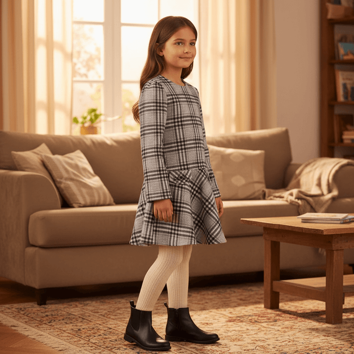 Abito MAYORAL figura intera con stivaletti e calzamaglie