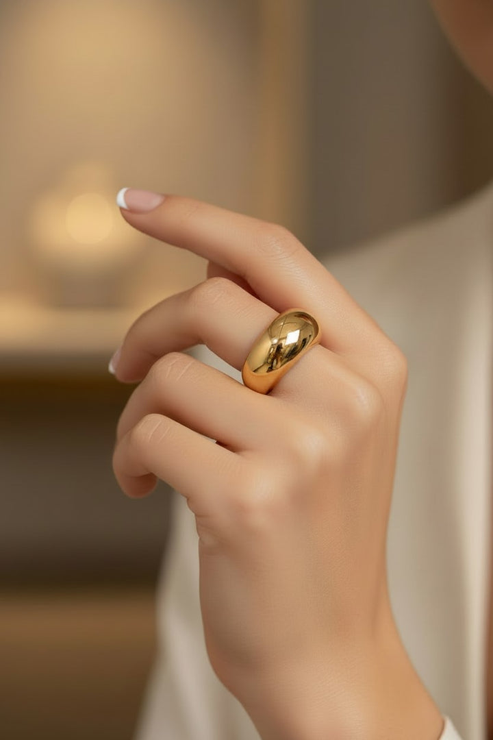 Anello Laura modello bombato in acciaio inossidabile . waterproof