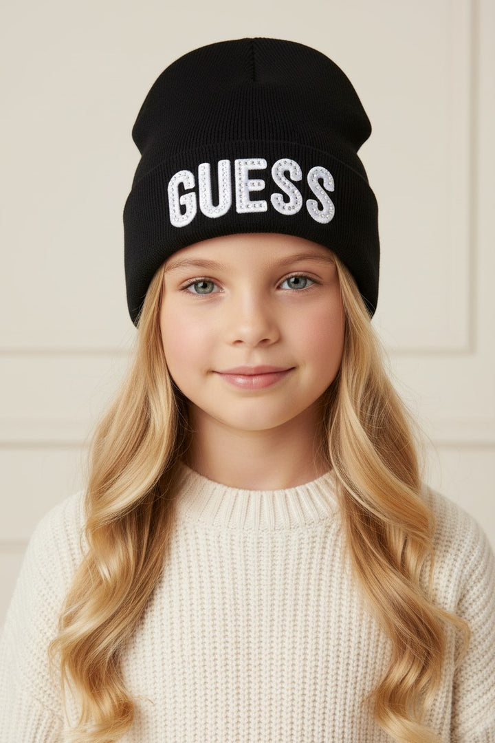 Gorra GUESS negra con logo blanco con pedrería desde la talla 2 años hasta la 16 años