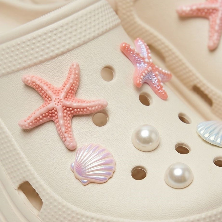 Zapatilla de goma de Sofia Kids con charms aplicados beige tallas 31-36