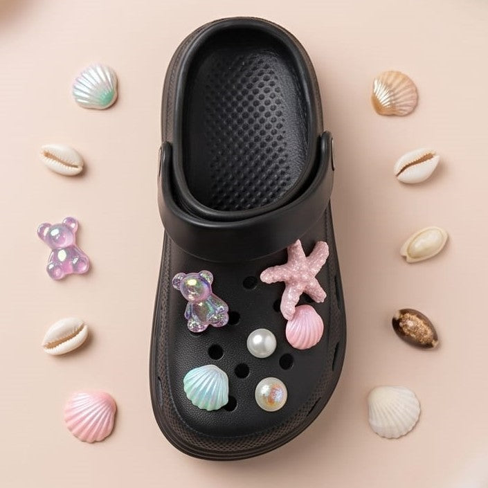Zapatilla de goma de Sofia Kids con charms aplicados, negro tallas 31-36