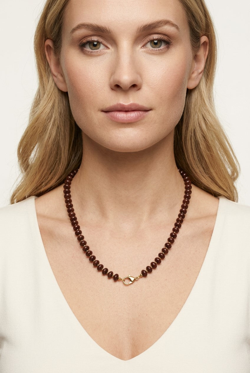 Collana Penelope bordeaux e oro ideale anche per inserire un ciondolo all'interno del gancio - Nichel free -