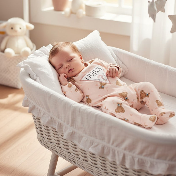 Tutina GUESS in cotone rosa con orsetti 0/3 mesi