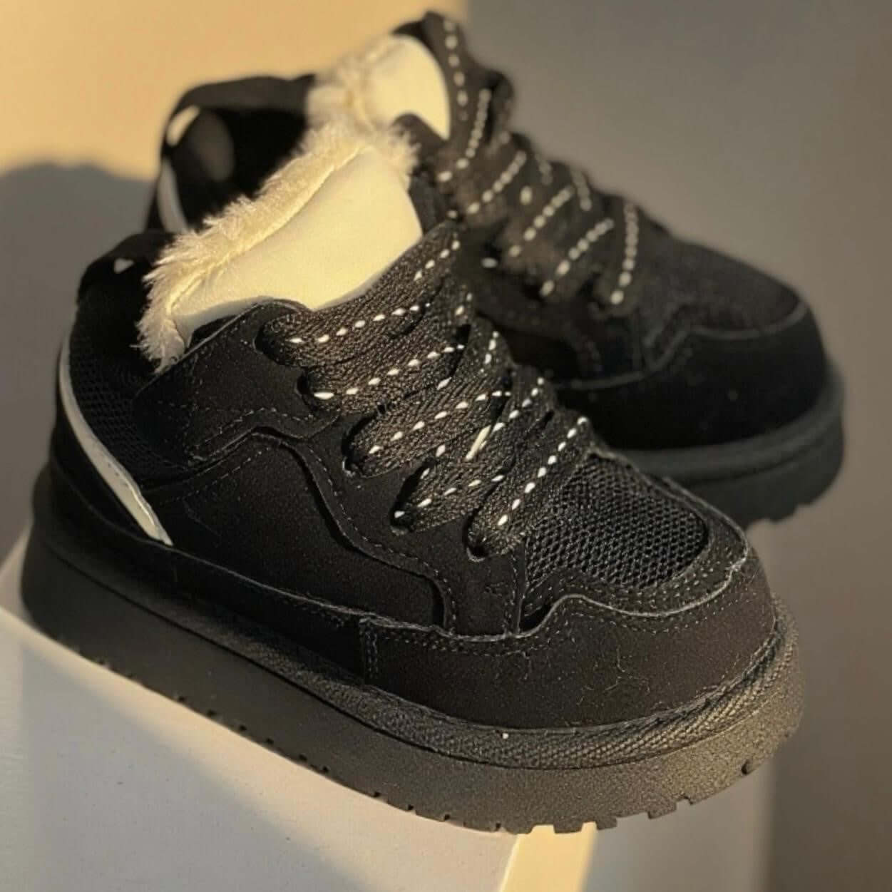 Scarpe KS by Sofia con laccio ed ecopelliccia nero 25 - 36