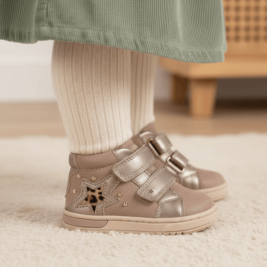 Zapatos PRIMIGI taupe - Look con calcetines crema