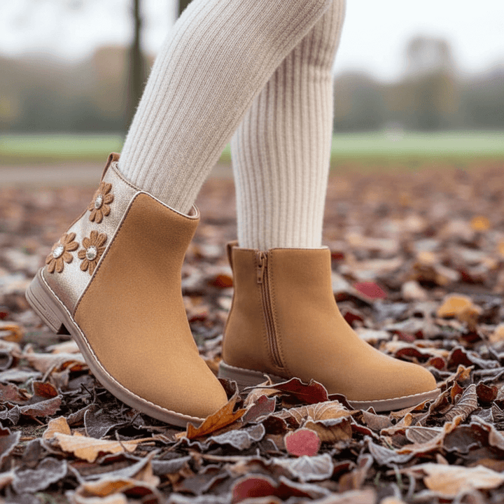 Stivaletto Mayoral su bambina in contesto autunno-inverno