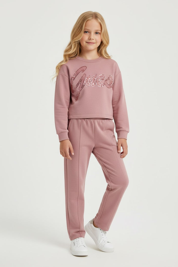 Macacão GUESS com maxi logo e lantejoulas em Nude Pink