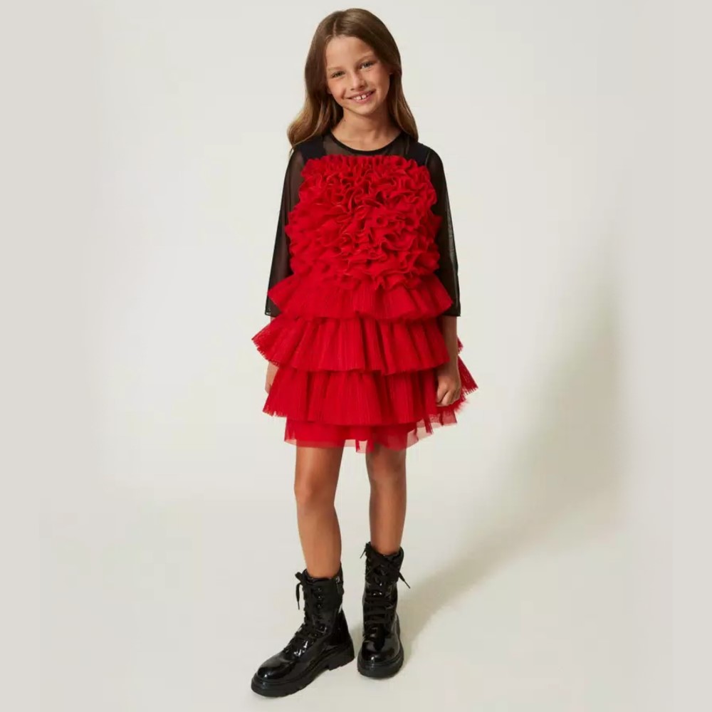 Vestido de gemelos como una niña de 16 años